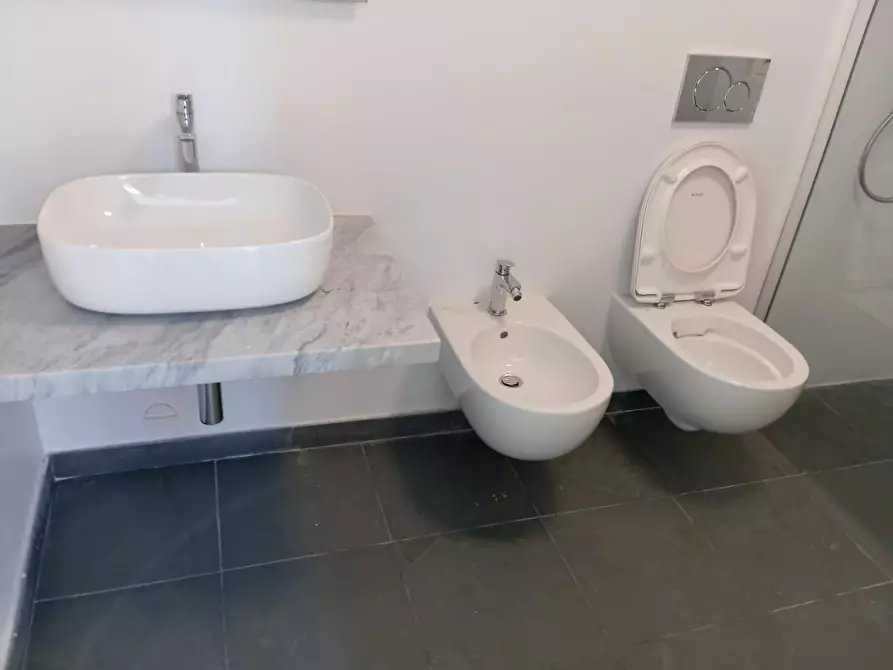 Immagine 9 di Appartamento in affitto  a Carrara