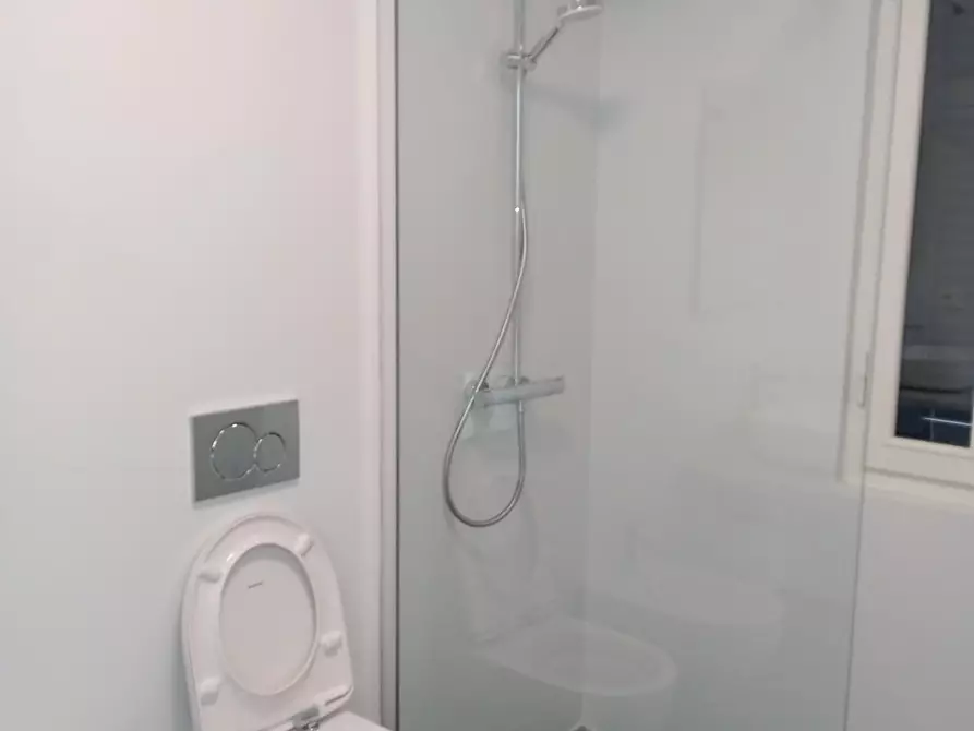 Immagine 13 di Appartamento in affitto  a Carrara