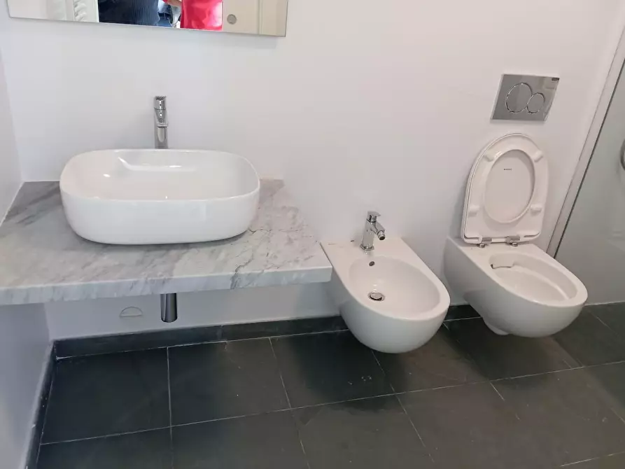 Immagine 16 di Appartamento in affitto  a Carrara