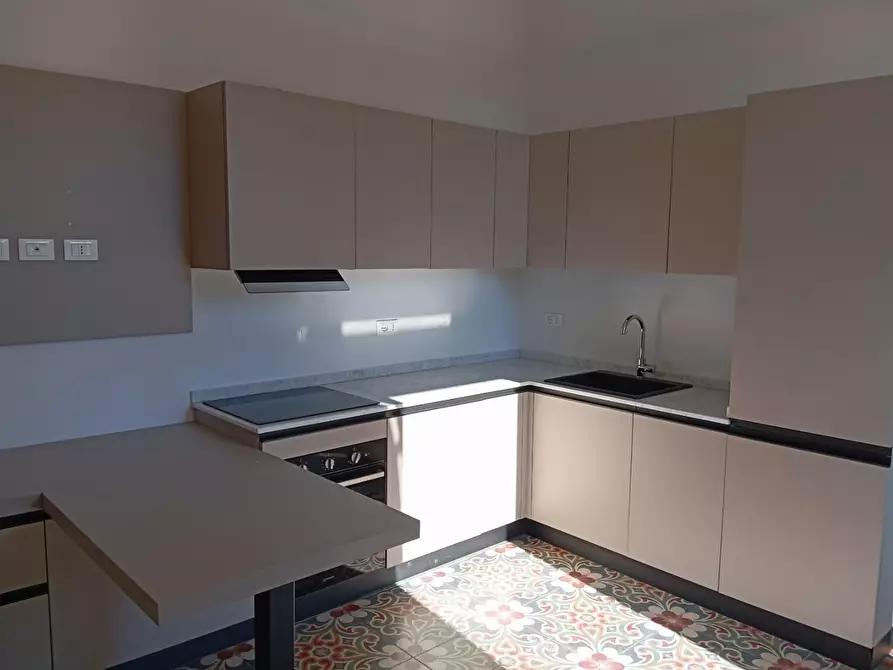 Immagine 3 di Appartamento in affitto  a Carrara