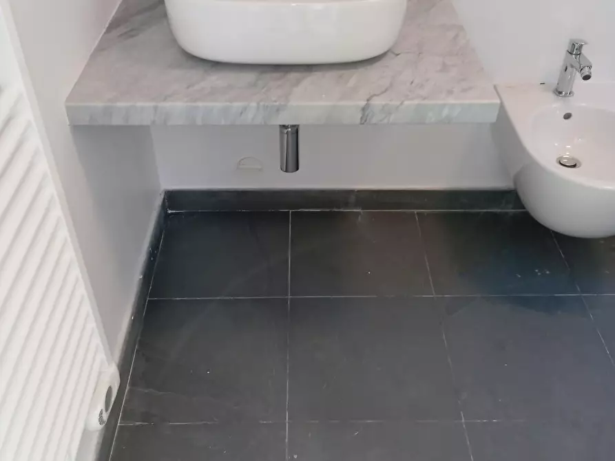 Immagine 14 di Appartamento in affitto  a Carrara