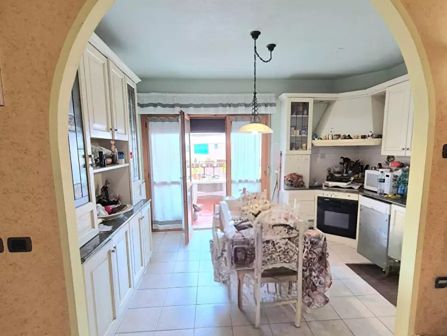 Immagine 5 di Appartamento in vendita  a Carrara