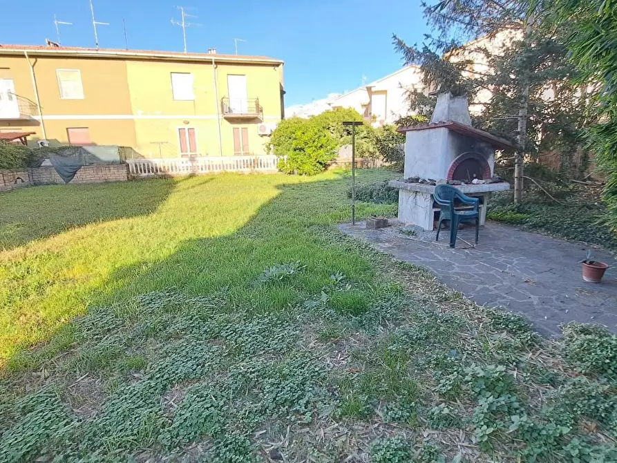 Immagine 2 di Casa trifamiliare in vendita  a Rosignano Marittimo