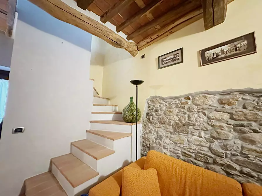 Immagine 9 di Rustico / casale in vendita  a Capannori