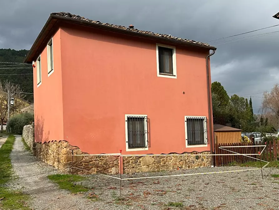Immagine 24 di Rustico / casale in vendita  a Capannori