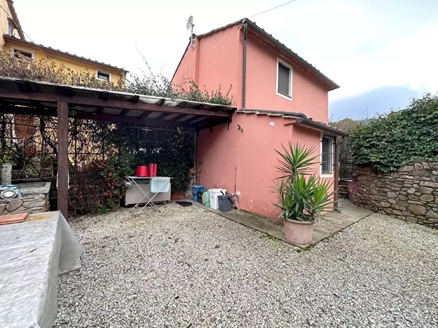Immagine 16 di Rustico / casale in vendita  a Capannori