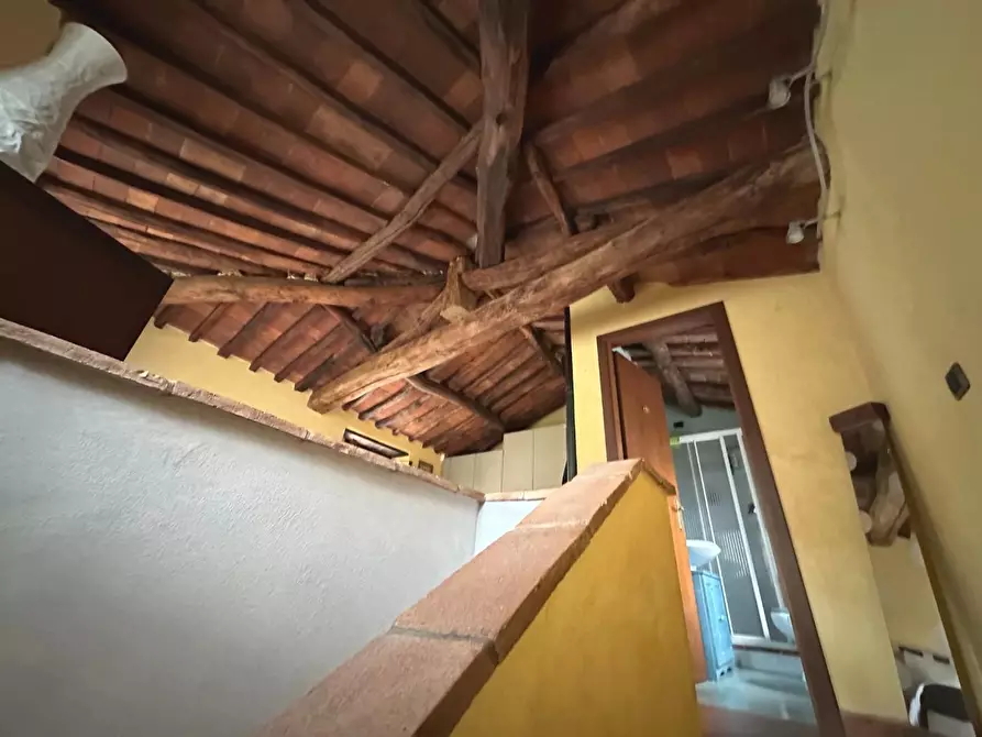 Immagine 15 di Rustico / casale in vendita  a Capannori