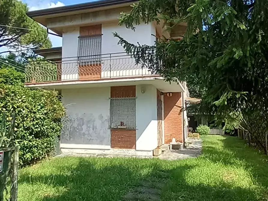 Immagine 2 di Casa bifamiliare in vendita  a Massa