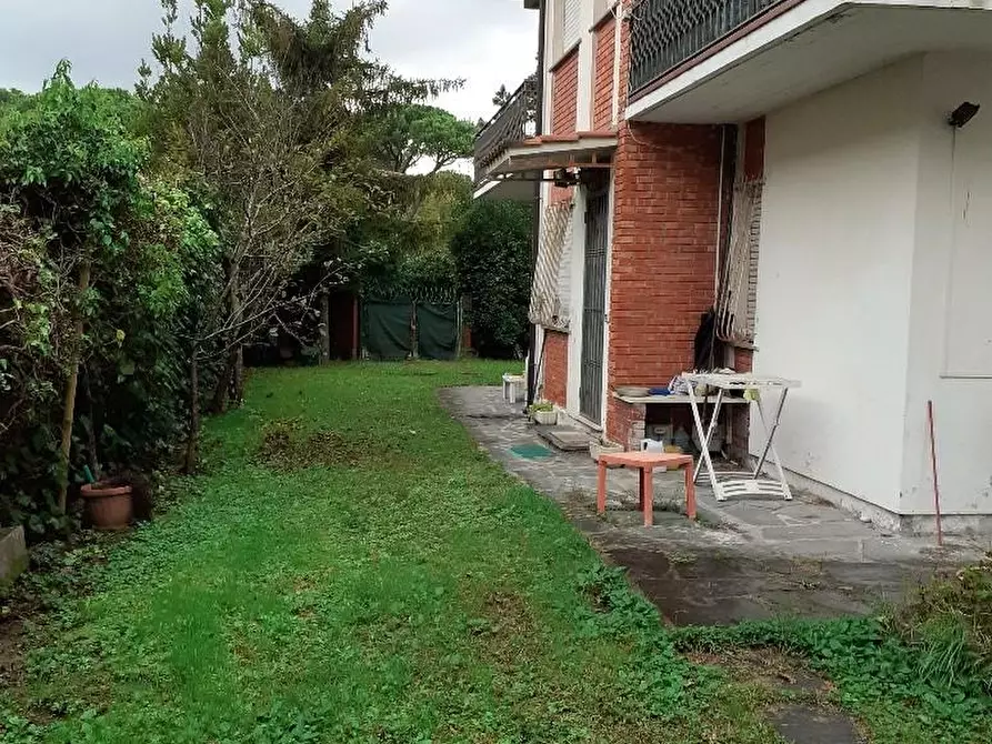 Immagine 21 di Casa bifamiliare in vendita  a Massa