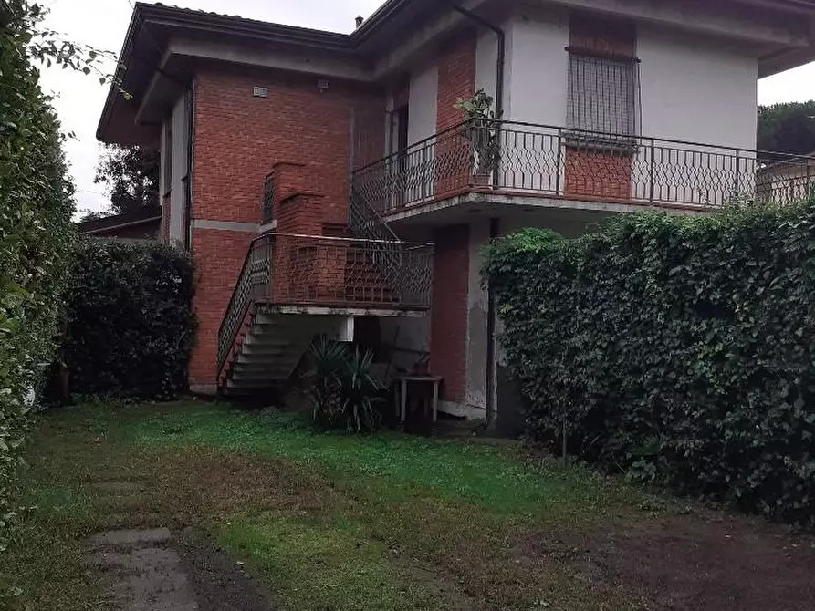 Immagine 2 di Casa bifamiliare in vendita  a Massa