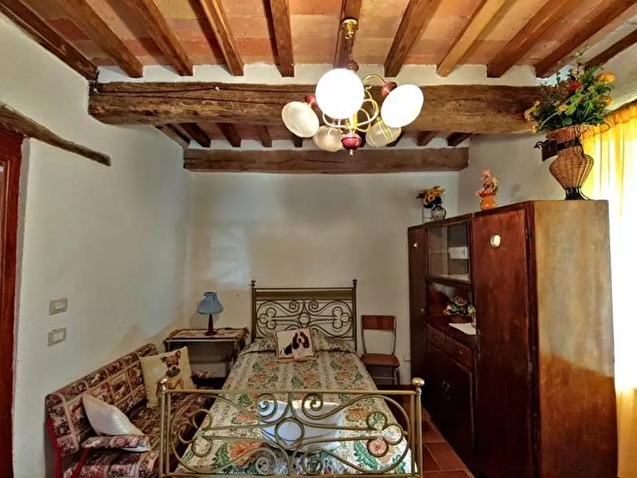 Immagine 48 di Casa colonica in vendita  a Radicofani
