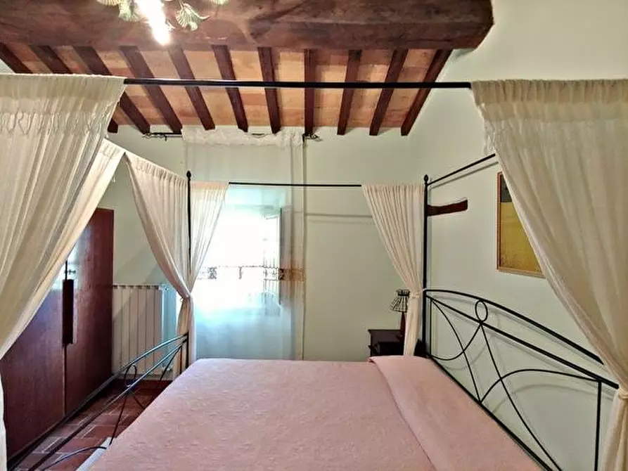 Immagine 37 di Casa colonica in vendita  a Radicofani