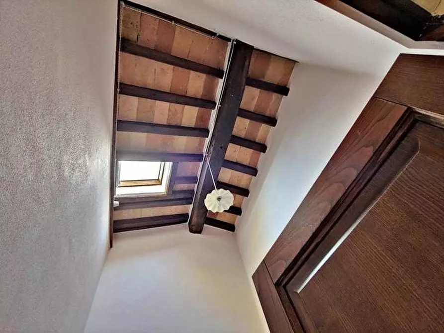 Immagine 35 di Casa colonica in vendita  a Radicofani