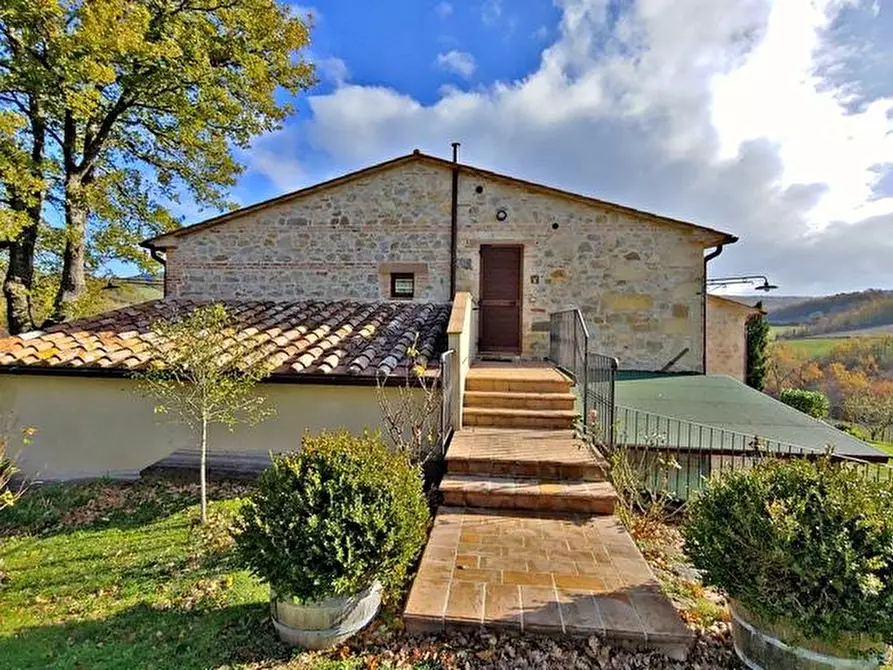 Immagine 2 di Casa colonica in vendita  a Radicofani