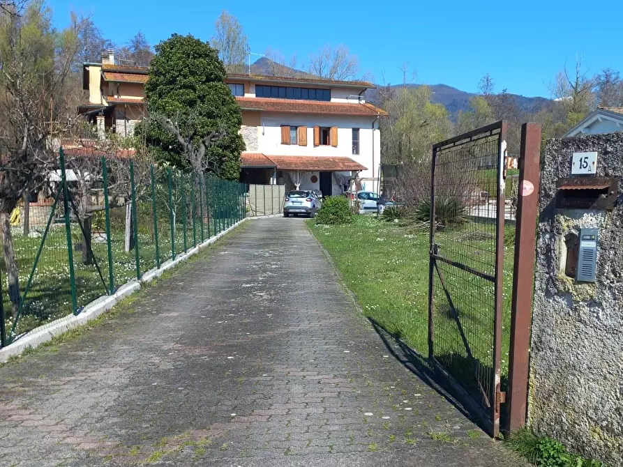 Immagine 1 di Casa bifamiliare in vendita  a Montignoso