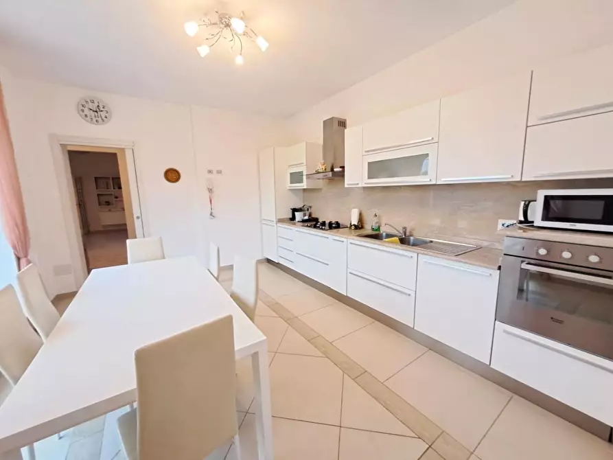 Immagine 7 di Casa indipendente in vendita  a Carrara