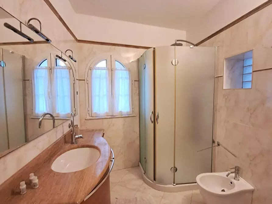 Immagine 27 di Casa indipendente in vendita  a Carrara