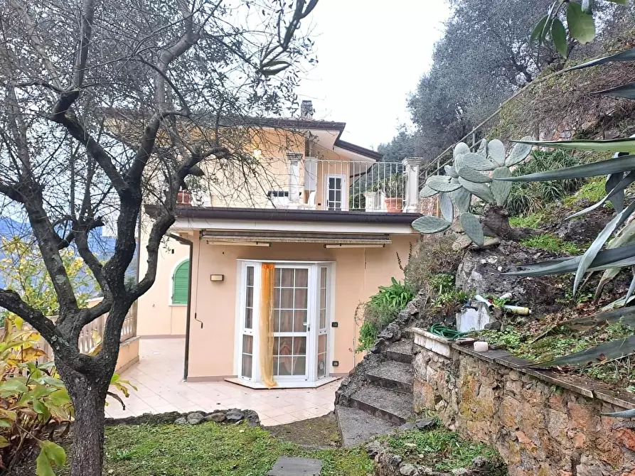 Immagine 1 di Casa indipendente in vendita  a Carrara
