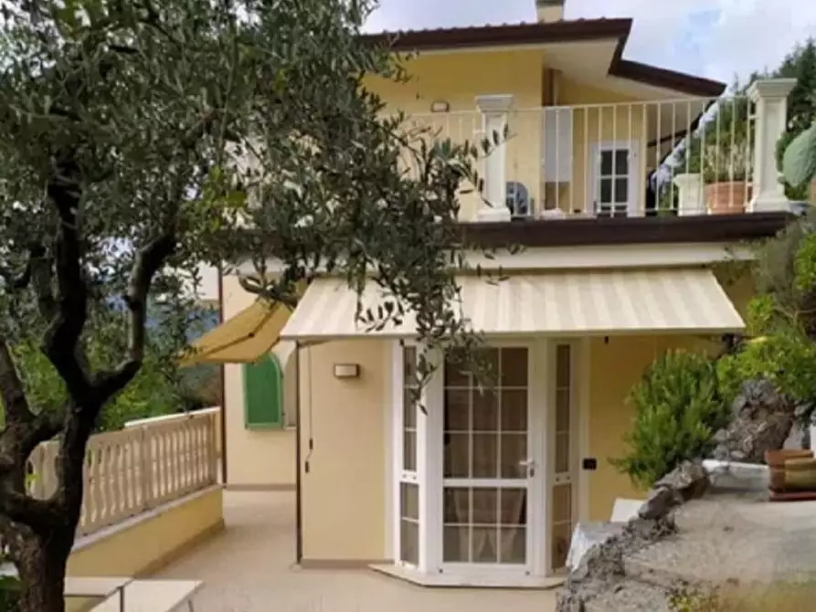 Immagine 2 di Casa indipendente in vendita  a Carrara