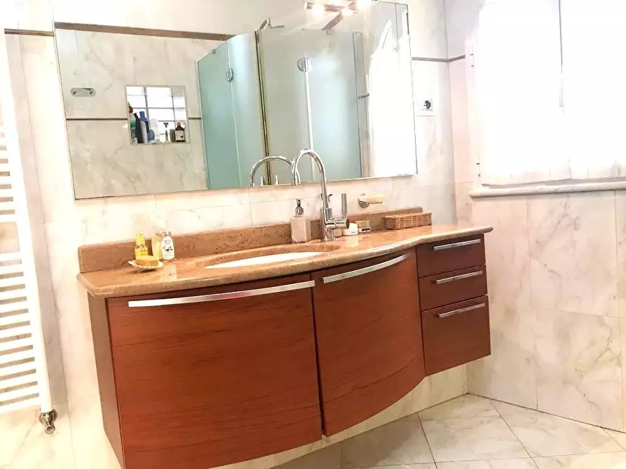 Immagine 25 di Casa indipendente in vendita  a Carrara