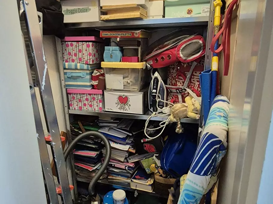 Immagine 59 di Appartamento in vendita  a Viareggio