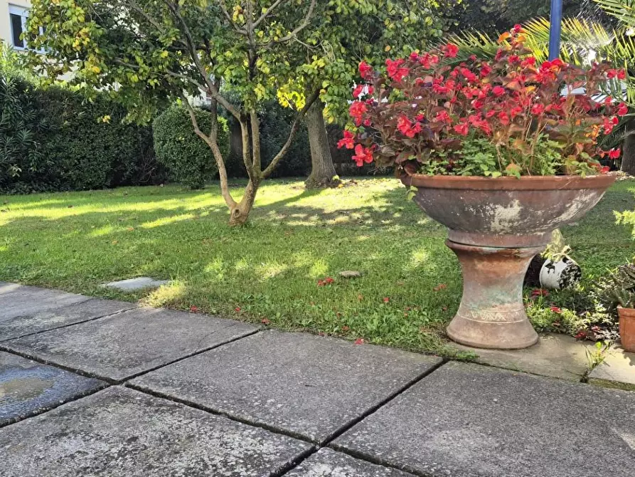 Immagine 88 di Appartamento in vendita  a Viareggio