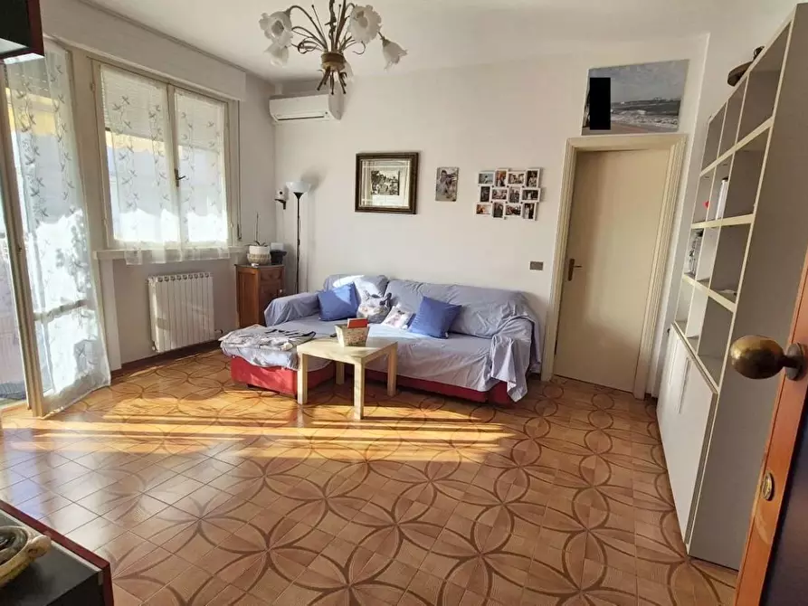 Immagine 4 di Appartamento in vendita  a Viareggio