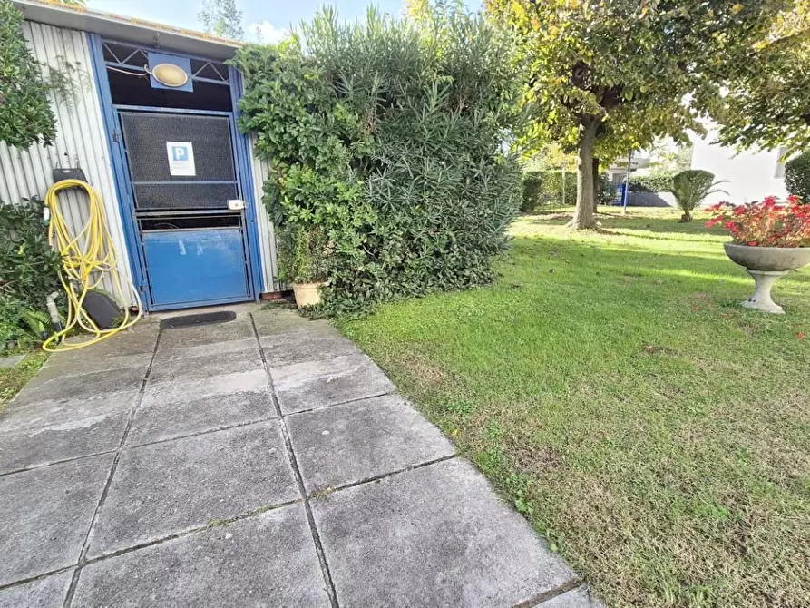 Immagine 92 di Appartamento in vendita  a Viareggio