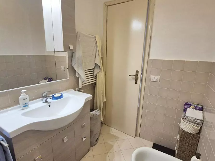 Immagine 57 di Appartamento in vendita  a Viareggio