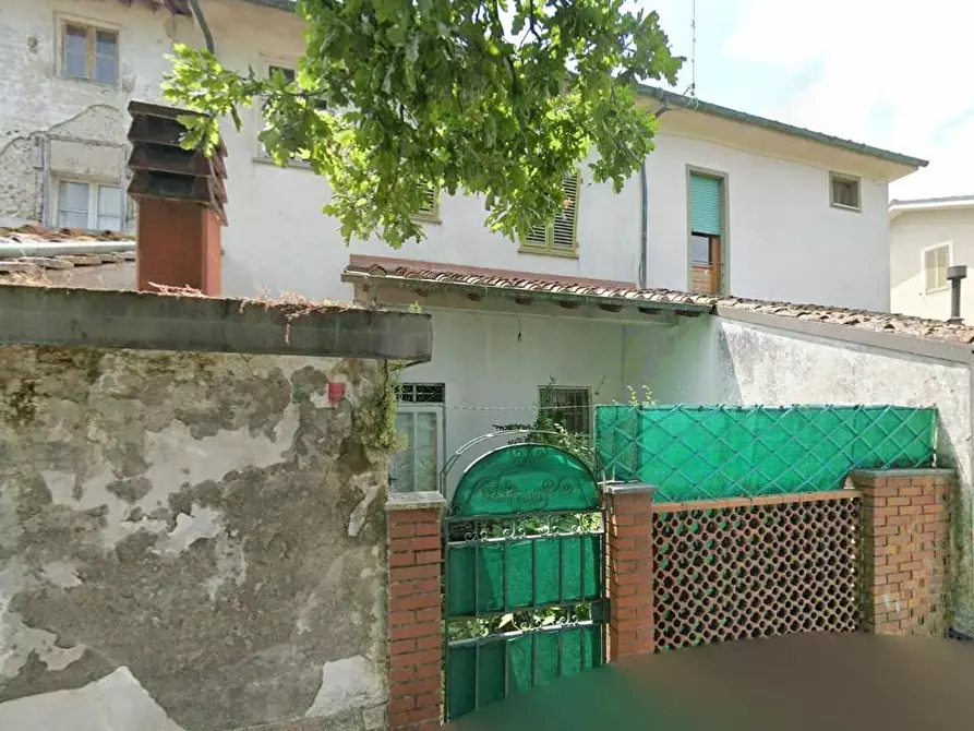 Immagine 1 di Villetta a schiera in vendita  a Lucca