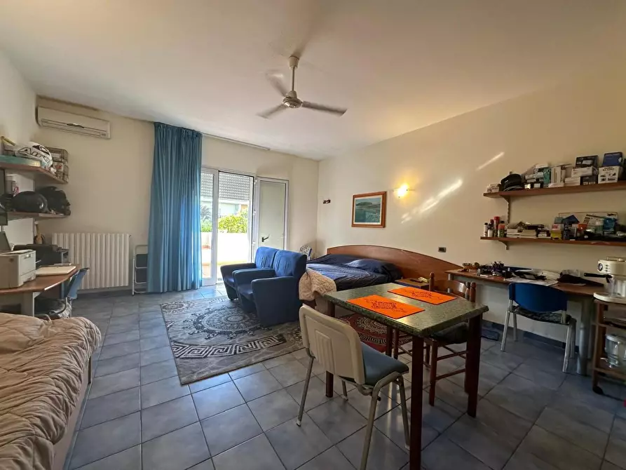 Immagine 10 di Appartamento in vendita  a Lizzanello