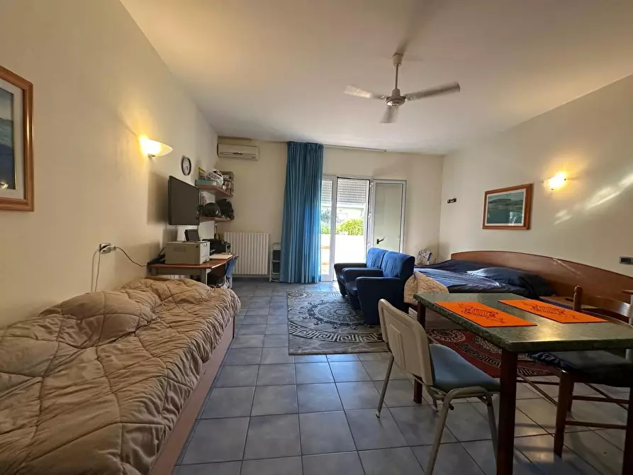 Immagine 9 di Appartamento in vendita  a Lizzanello