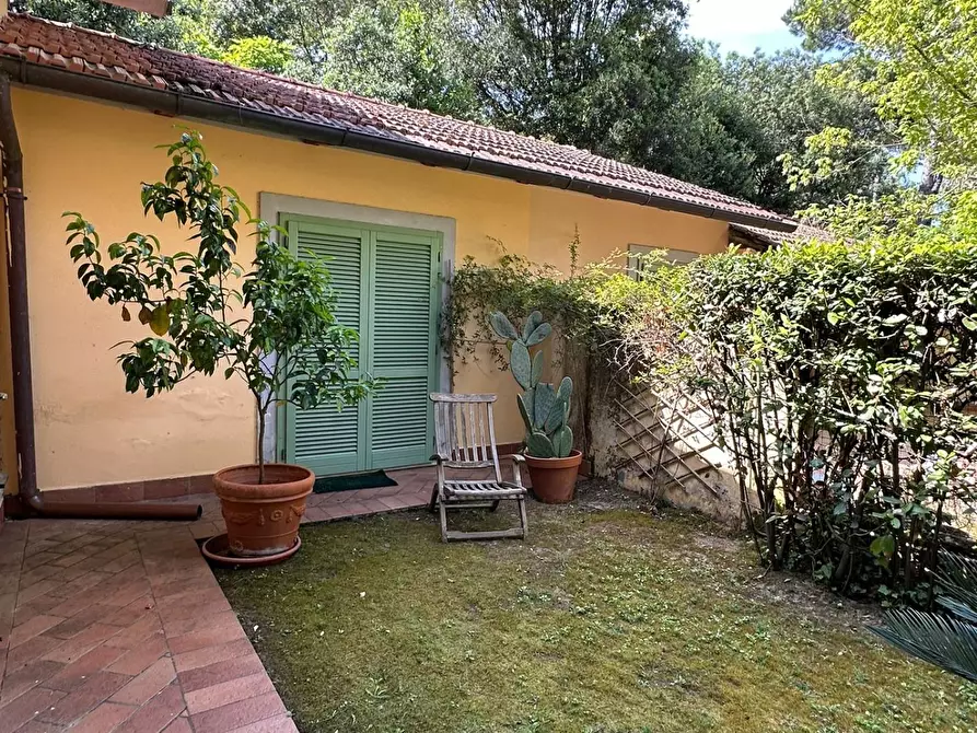 Immagine 6 di Villetta a schiera in vendita  a Massa