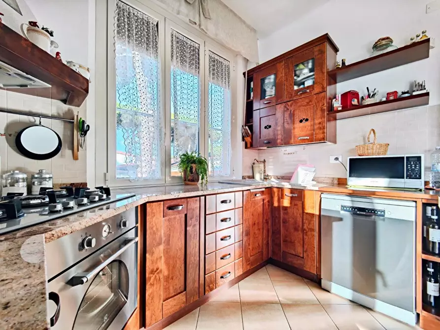 Immagine 11 di Appartamento in vendita  a Pisa