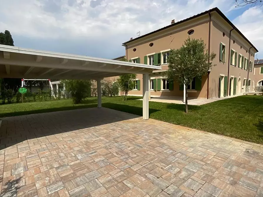 Immagine 40 di Immobile di prestigio in affitto  a Cascina