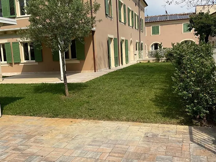 Immagine 38 di Immobile di prestigio in affitto  a Cascina