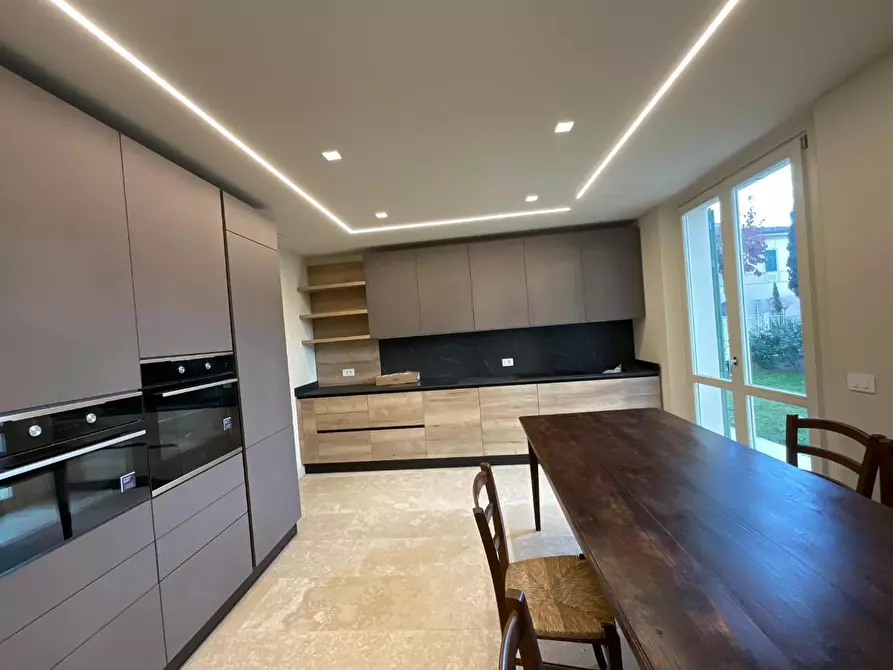 Immagine 10 di Immobile di prestigio in affitto  a Cascina