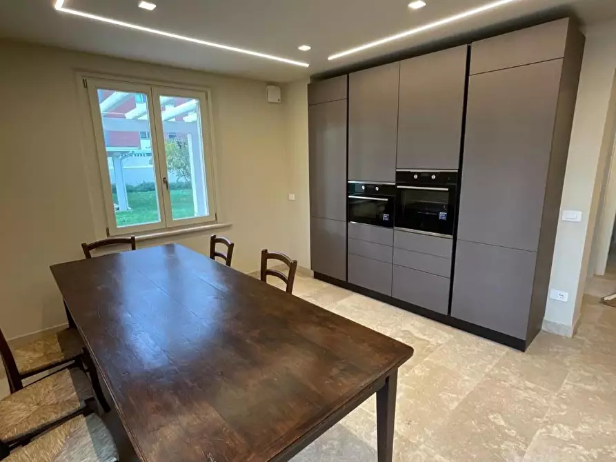 Immagine 7 di Immobile di prestigio in affitto  a Cascina