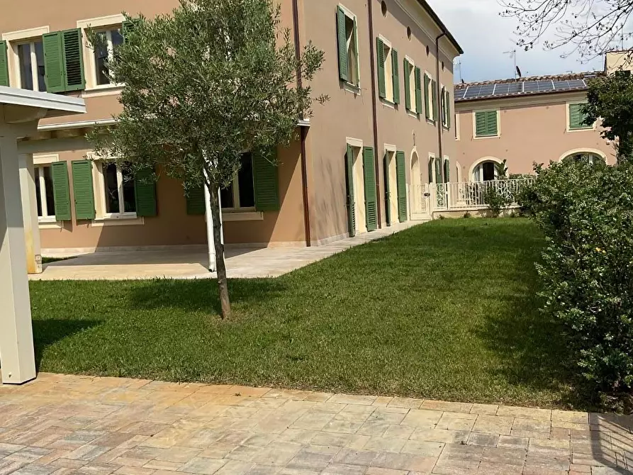 Immagine 39 di Immobile di prestigio in affitto  a Cascina