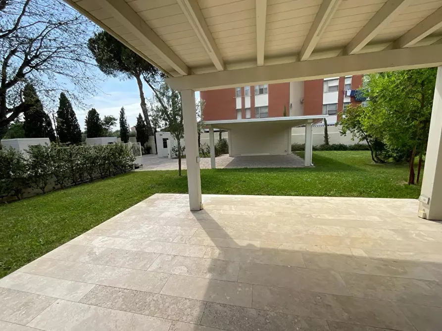 Immagine 44 di Immobile di prestigio in affitto  a Cascina