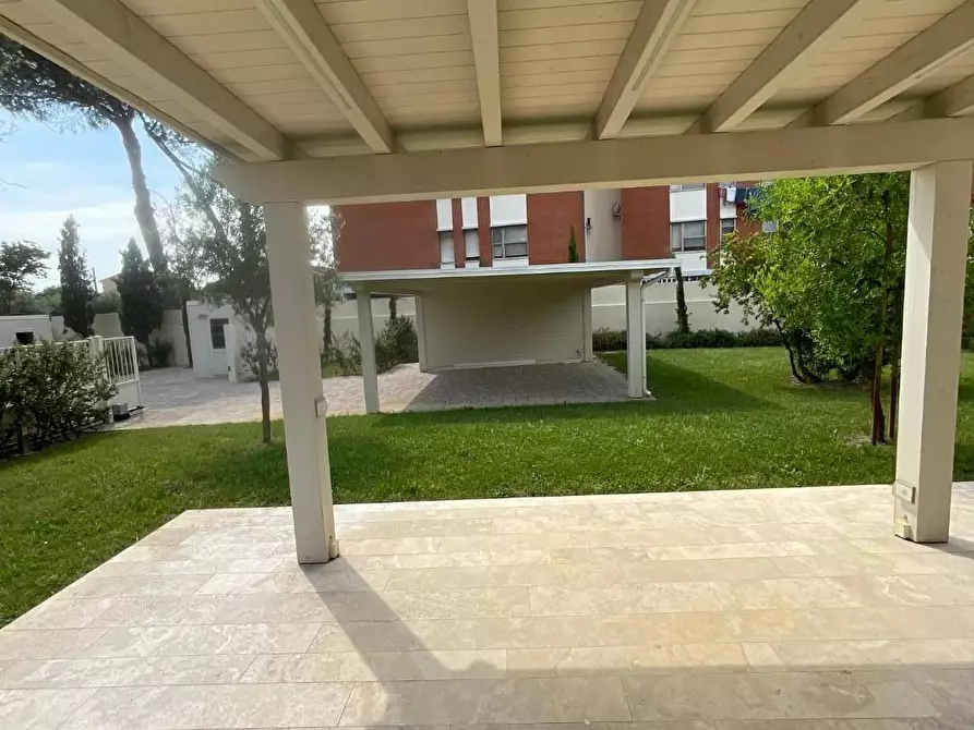 Immagine 43 di Immobile di prestigio in affitto  a Cascina
