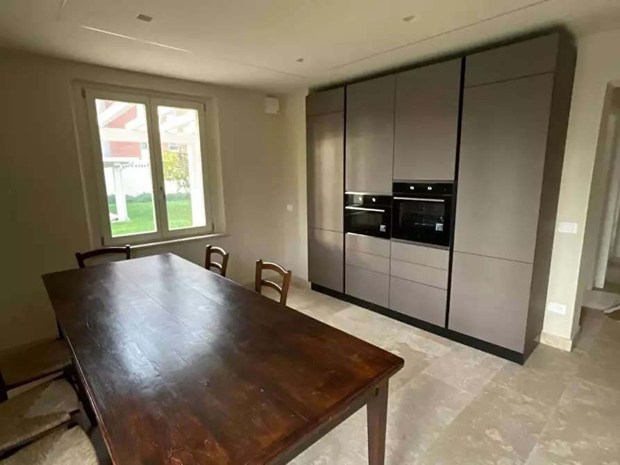 Immagine 5 di Immobile di prestigio in affitto  a Cascina