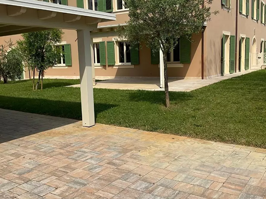 Immagine 37 di Immobile di prestigio in affitto  a Cascina