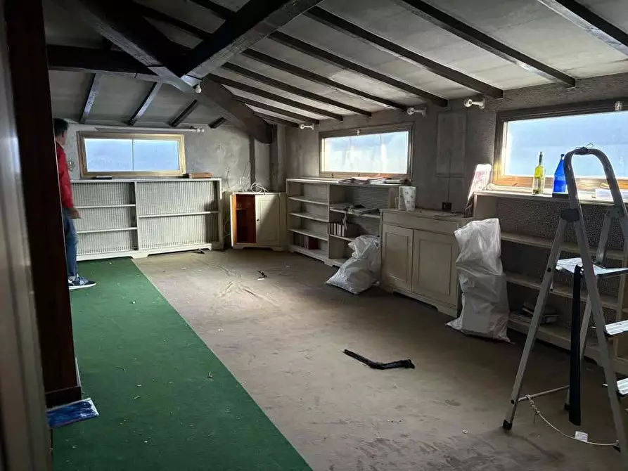 Immagine 11 di Appartamento in vendita  a Viareggio