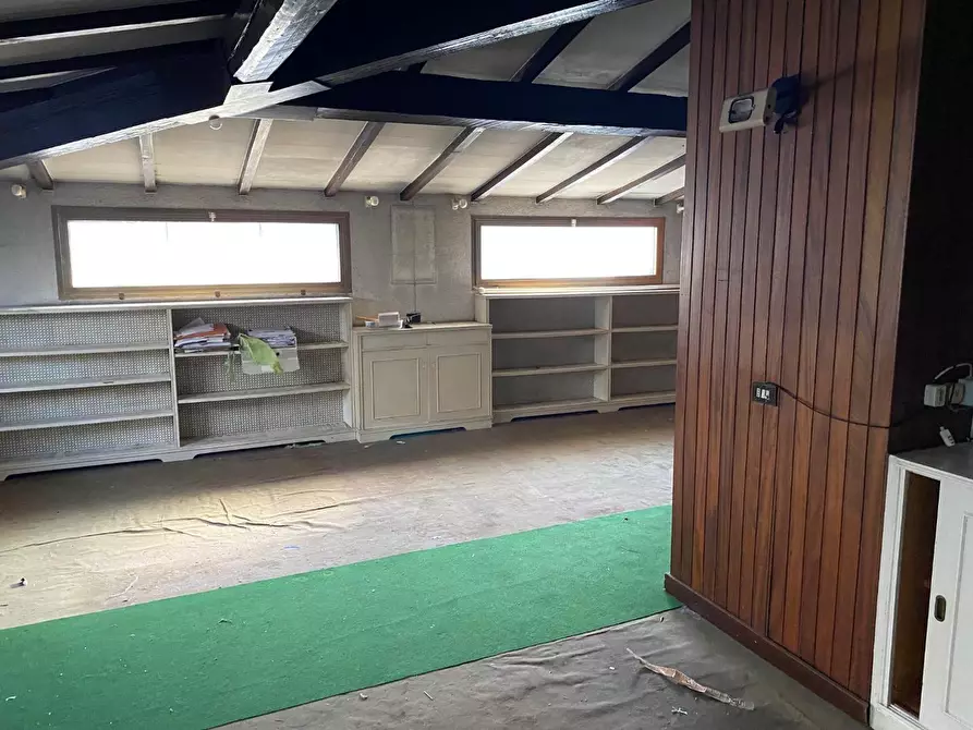 Immagine 13 di Appartamento in vendita  a Viareggio