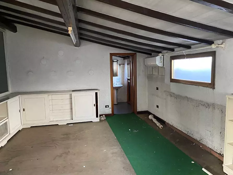 Immagine 19 di Appartamento in vendita  a Viareggio