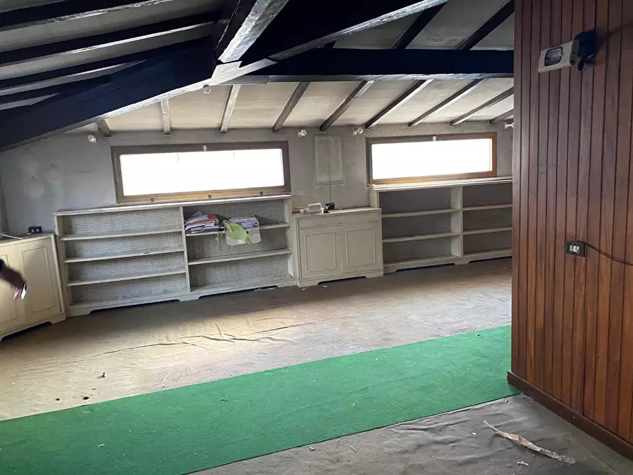 Immagine 17 di Appartamento in vendita  a Viareggio