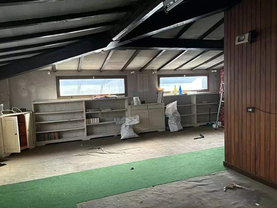 Immagine 10 di Appartamento in vendita  a Viareggio