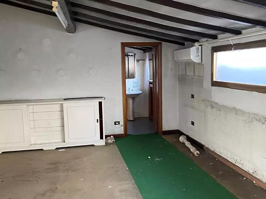 Immagine 18 di Appartamento in vendita  a Viareggio