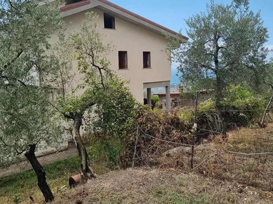 Immagine 5 di Casa colonica in vendita  a Formia